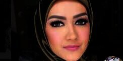 Penampilan Baru Julia Perez Setelah Umrah