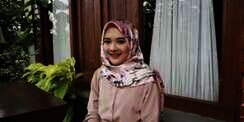 Tutorial Mengatasi Hijab Satin Agar Tidak Licin Saat Dipakai