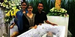 Wajah Sembab, Ruben Onsu Berduka Ditinggal Sang Ayah