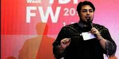 Uniknya Baju Ivan Gunawan yang Curi Perhatian