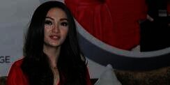 Heboh Foto Digendong Kala Manggung, Ini Kata Zaskia Gotik