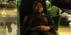 Foto Walikota Risma Nginep di Bandara Soetta Jadi Viral