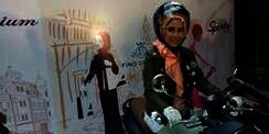 Tetap Cantik Saat Naik Motor ala Annisa Rahma
