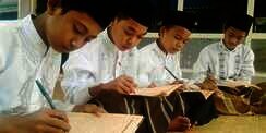 Di Purwakarta, Kitab Kuning Jadi Bahan Pelajaran Sekolah Umum