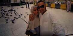 Mesranya Enji dan Istri Saat Umroh