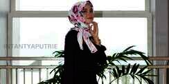 #HOTD: Gaya 'Office Look' Intantya Putrie di Acara Semi Formal