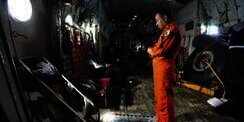 Sholat di Pesawat Boleh Duduk tapi Pilih Berdiri, Bolehkah?