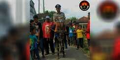 Lulus Jadi Polisi, Anak Petani Diarak Pakai Kuda