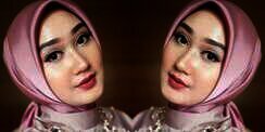 Trik Makeup ala Dian Pelangi Tak Perlu Cukur Alis