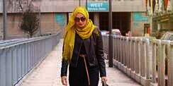 Inspirasi Anggun Penggunaan Jaket Kulit untuk Hijaber