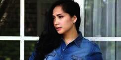 Tatapan Tajam Nagita 'Kode' Agar Ayu Ting Ting Jauhi Raffi?