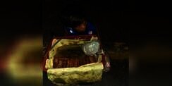 Jajakan Kue Hingga Larut Malam, Jawaban Si Bocah Bikin Iba