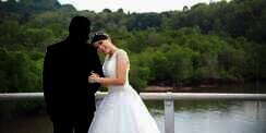Gagal Menikah, Wanita Ini Foto Pre Wedding dengan Sosok Hitam