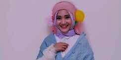 Intip Gaya Busana Hijab Fatin, Makin Stylish!