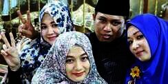 Punya 3 Istri dalam 1 Atap, Begini Cara Lora Beri Nafkah Batin