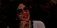 Sst, Ada yang Aneh dengan Foto Syahrini