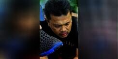 Si Cewek Tak Sadar Diintip, Astaga di Sepatu Pria Ternyata..
