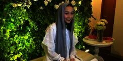 Tak Ada Pawang Hujan Saat Resepsi, Rinni Idol Pilih Pakai....