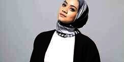 Inspirasi Gaya Busana Hitam Putih Ayudia Bing Slamet