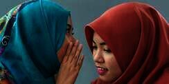 Ini Alasannya Rasulullah Melarang Berbisik Berduaan