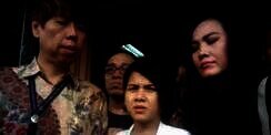 Tiga Saksi Harapan Aming Bisa Ceraikan Evelyn