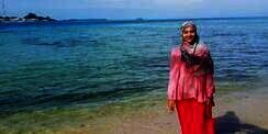 #HOTD: Kasual Pink Kharisma Anindya di Pantai