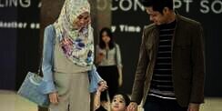 Terlihat Simple, Astaga Harga Tas & Sepatu Alyssa Soebandono..