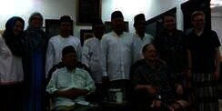 Bersarung, Mahasiswa AS Belajar Islam Moderat di Tebuireng