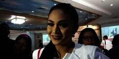 Terungkap Cara Krisdayanti Poles Wajah dengan Make Up