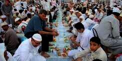 Pesan Rasulullah: Bersahur dan Segerakan Berbuka