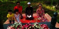 Kisah Gadis Non-Muslim Makamkan Ayah dengan Cara Islam