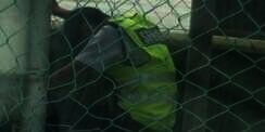 Satpam Itu Usap Dompet Sambil Mengelap Air Mata