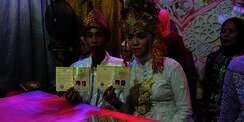Heboh! Pasangan Remaja Baru Berumur 15 Tahun Sudah Menikah