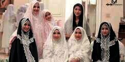 Kompaknya `Geng Squad`, Seragam Mukena dan Kaftan