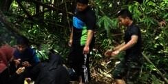 Foto Remaja Ini Terlihat Biasa, Tapi Ada yang Bikin Merinding!