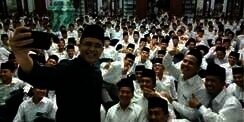 Bupati Anas Ajak Kolaborasi Santri Ponpes Gontor