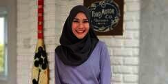 Yuk Tiru Gaya Hijab Zaskia Mecca yang Simpel Tanpa Layering