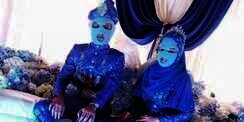 Fashion Unik Pengantin Ini Bikin Ngakak Warganet