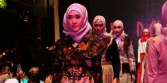 Elemwe Buktikan Kematangan dalam Ragam Batik Betawi Modern