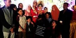 Kisah Ijal Ricardo, Mantan Pengamen yang Nikahi Bule Cantik