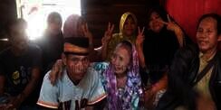Heboh Lagi! Pria Muda Nikahi Nenek 75 Tahun di Kalimantan