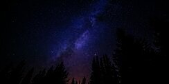 Penjelasan Mengapa Langit Malam Selalu Gelap