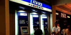 Asyik! BCA `Gratiskan` Biaya Tarik Tunai di ATM Bank Lain