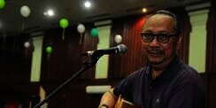 Menunggu Kejutan Konser Cinta Ebiet G Ade