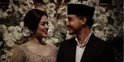 Lihat Hamish Pakai Sarung dan Kopiah, Bikin Perempuan Meleleh