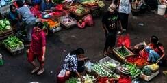3 Kebiasaan Belanja Emak-emak Zaman Dulu, Layak Ditiru