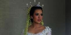 Gaun Pengantin Raisa Tanpa Siger Disorot, Ini Penjelasannya