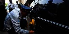 Tak Punya Garasi? Jangan Mimpi Punya Mobil di Jakarta