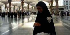 Masya Allah, Kesabaran Oki Setiana Dewi Kala Berhaji Diuji