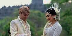 Pakai Adat Solo Putri, Vicky Shu Dipuji Cantik 'Parah'
